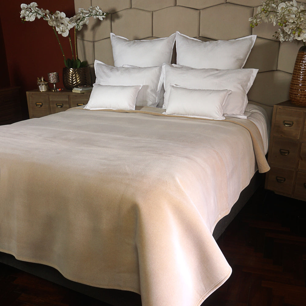 Frazada Fibra De Espuma Aislante Antialérgica Premium / Beige Arlin