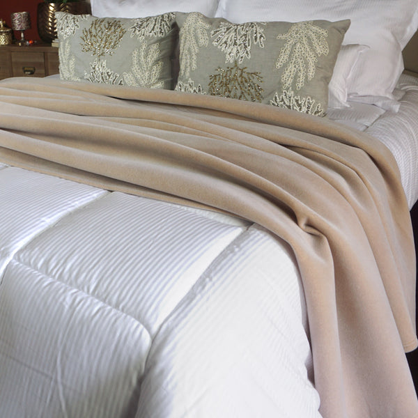 Frazada Fibra De Espuma Aislante Antialérgica Premium / Beige Arlin