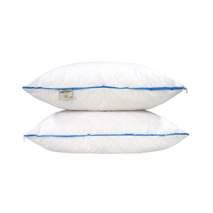 Almohada ARLIN Soñare blanca de 150 hilos con diseño acolchado en zigzag y ribete azul, rellena de napa premium.