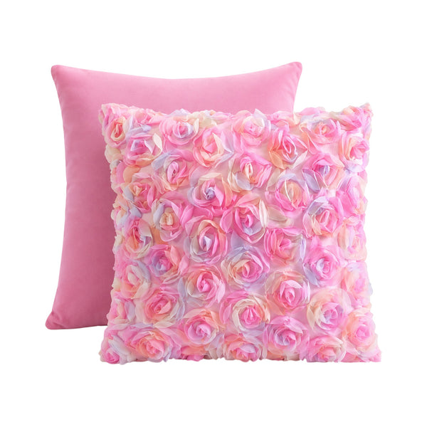 Cojín decorativo ARLIN color rosado con diseño de rosas en relieve, hecho de algodón de 150 hilos y napa premium.
