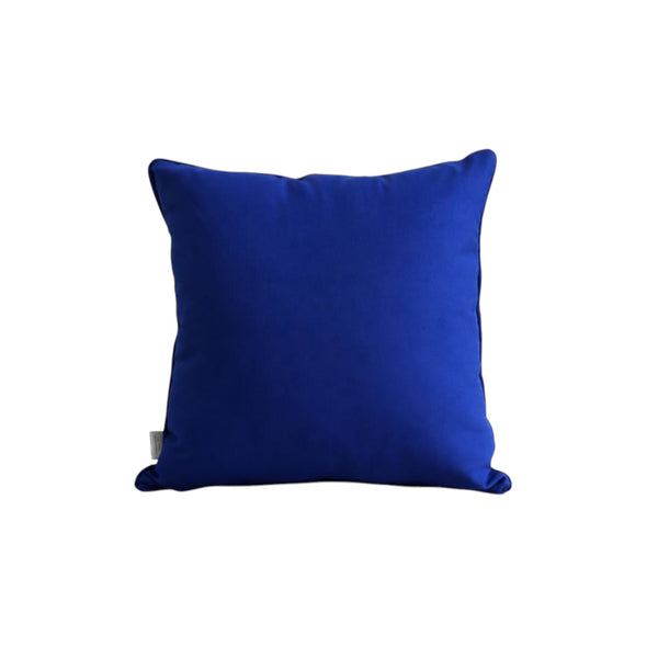 Cojín cuadrado ARLIN de lino en color azul intenso con acabado firme y diseño desenfundable de 50x50 cm.