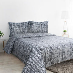 Edredón ARLIN de 150 hilos con estampado geométrico azul y blanco, incluye fundas sham a juego para cama matrimonial.