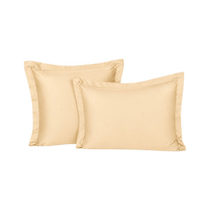 Funda de almohada ARLIN color beige, modelo sham con 150 hilos, mezcla de algodón y poliéster con borde decorativo.