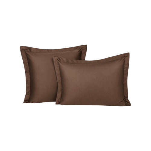 Funda de almohada ARLIN color marrón modelo Sham con 150 hilos, mezcla de algodón y poliéster y borde con despunte.