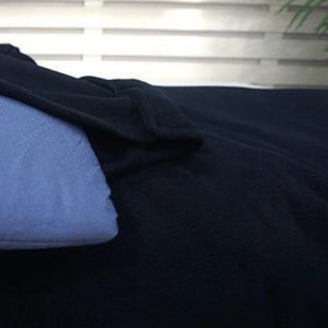 Funda duvet ARLIN de tela polar azul marino, suave y térmica, ideal para proteger y abrigar tu edredón.