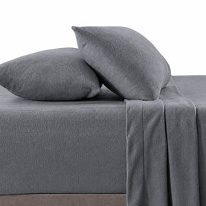 Juego de sábanas ARLIN de polar color plomo, 230gr, incluye sábanas y fundas de almohada suaves y cálidas.